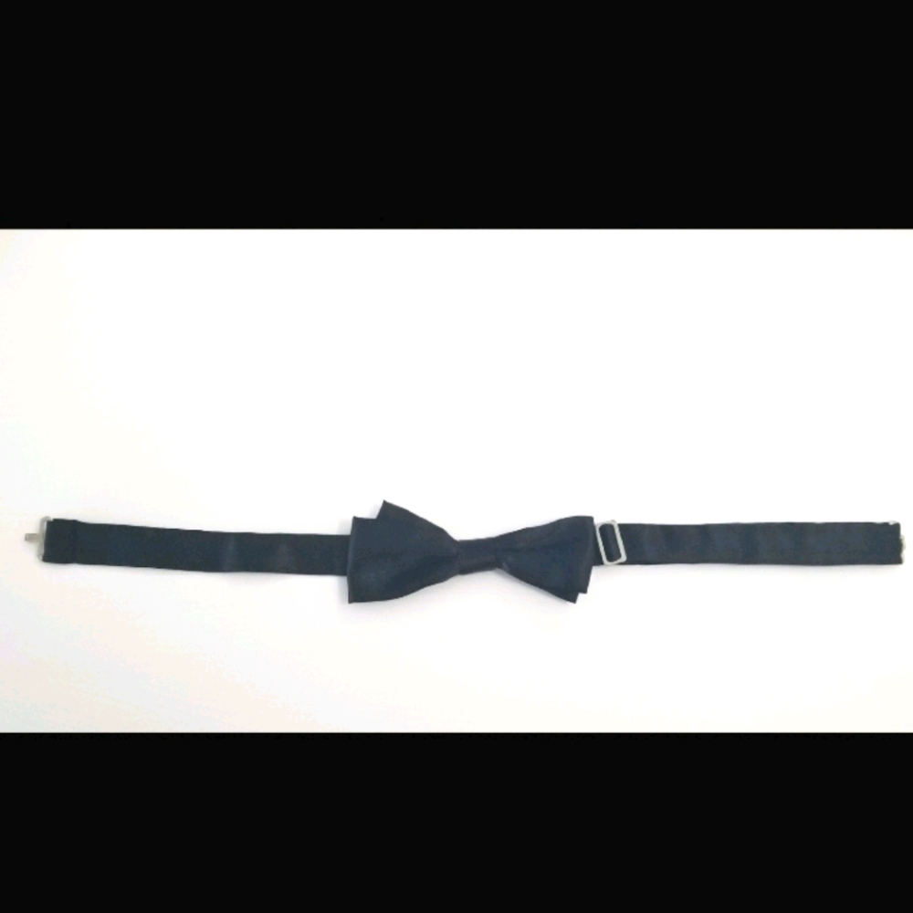 Unisex clip on bow tie